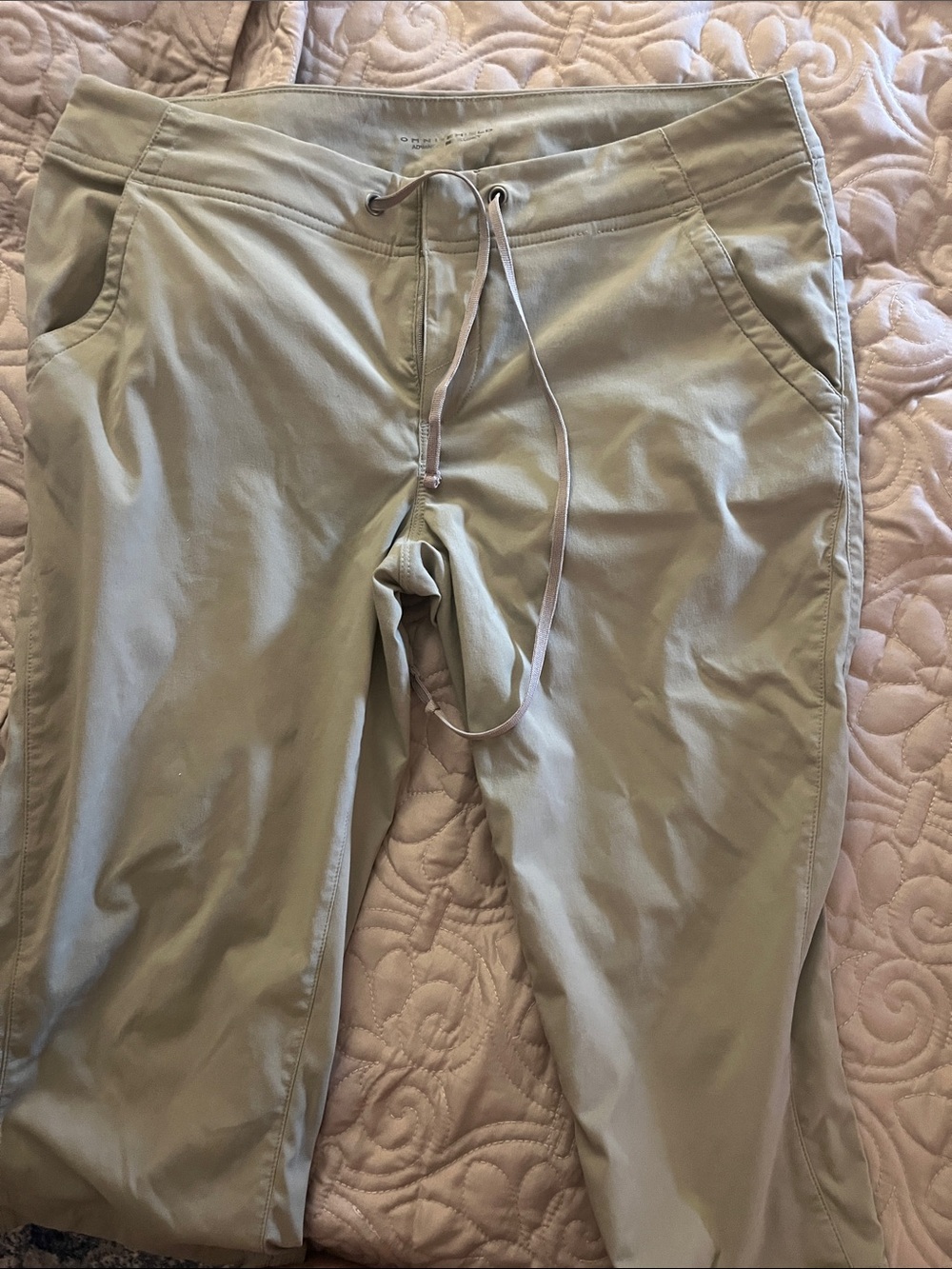 Columbia women’s Light Khaki Drawstring Capri pants. Approx 18” long
